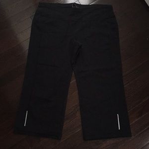 Athleta Pants - Athleta crop pants with pockets Athleta Pants - Athleta crop pants with pockets